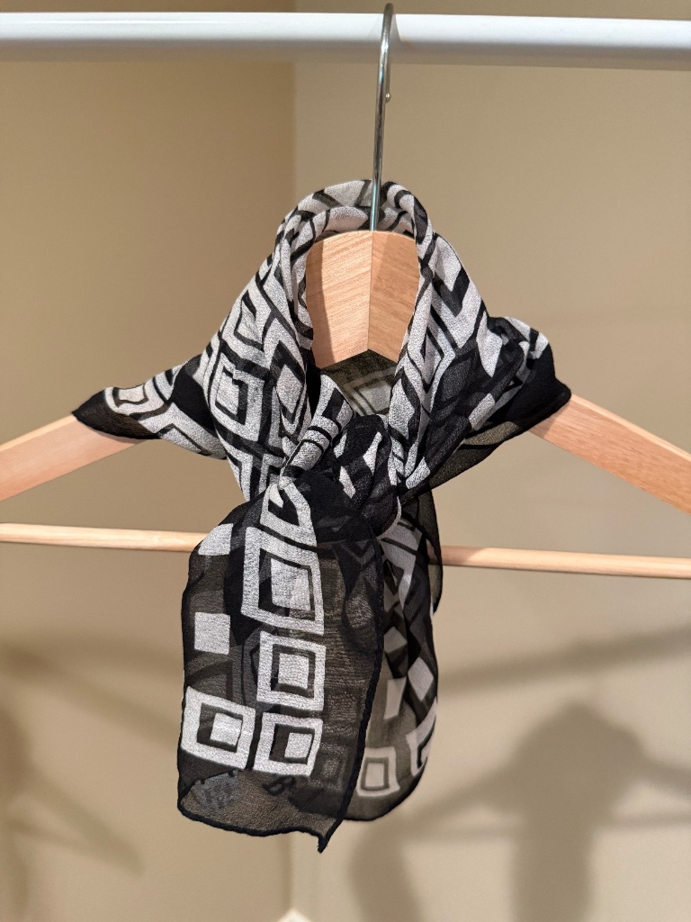 100% silk black/white scarf vintage